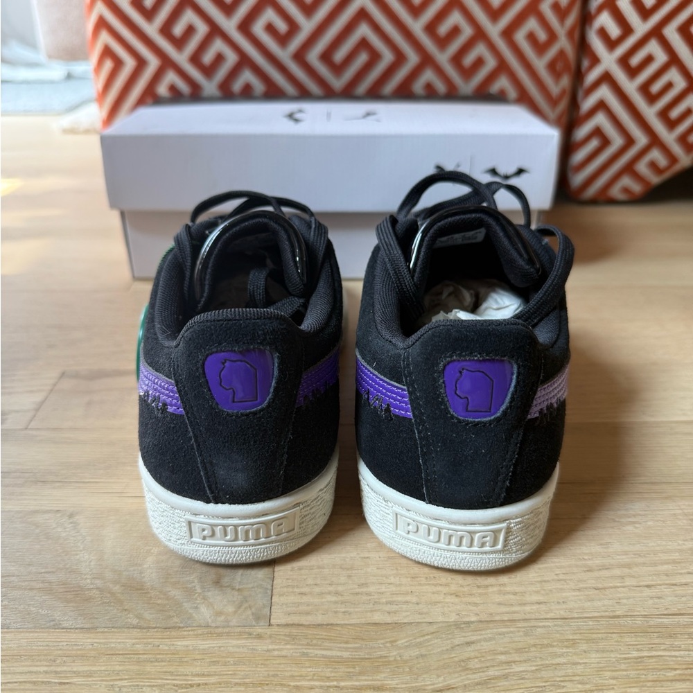 Puma Batman x Womens Suede Classic Catwoman Sneakers in Black & Purple Size 9 - Picture 3 of 8